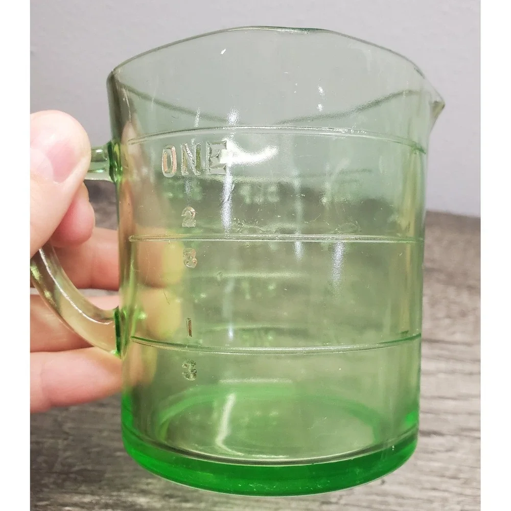 VTG 1930s Uranium Glass 3 Spout Measuring Cup Kelloggs Hazel Atlas Glows EUC